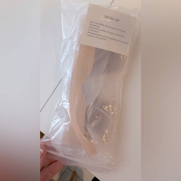 ✨ Oversized Shield Sunglasses – Designer-Inspired ✨ - Picture 6 of 6